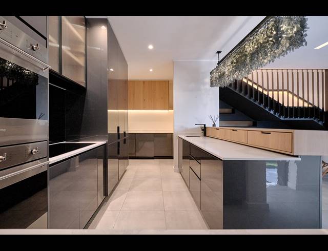 3 BEDROOM TOWNHOUSE FOR SALE IN HYDE PARK